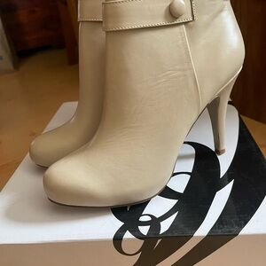 New! Nine West Boxed Gowithito Winter White cream Leather Boots
